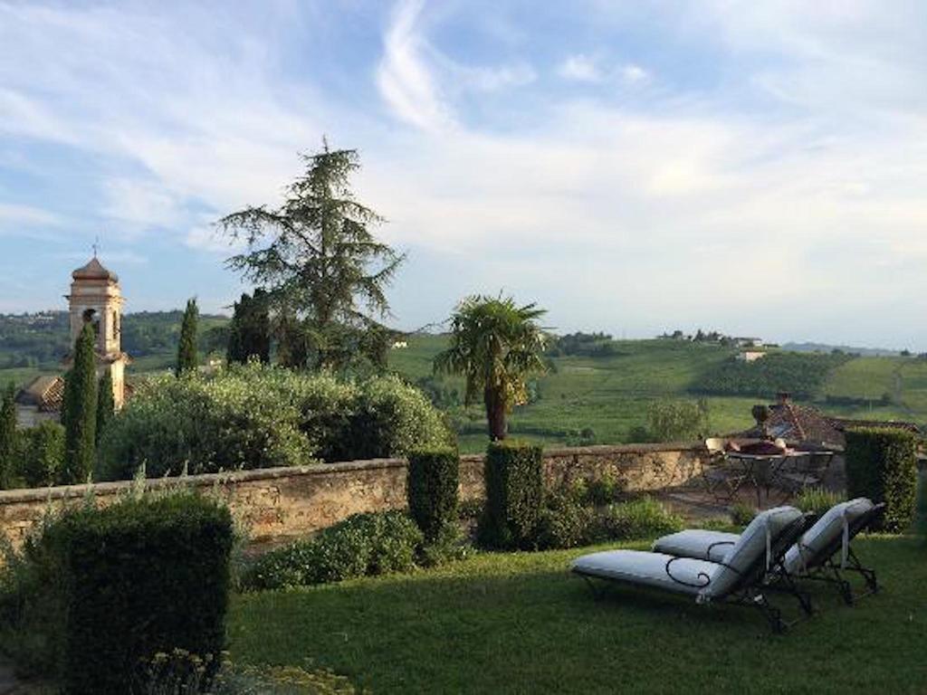 Bed and Breakfast Castello Di Coazzolo Neive Exterior foto